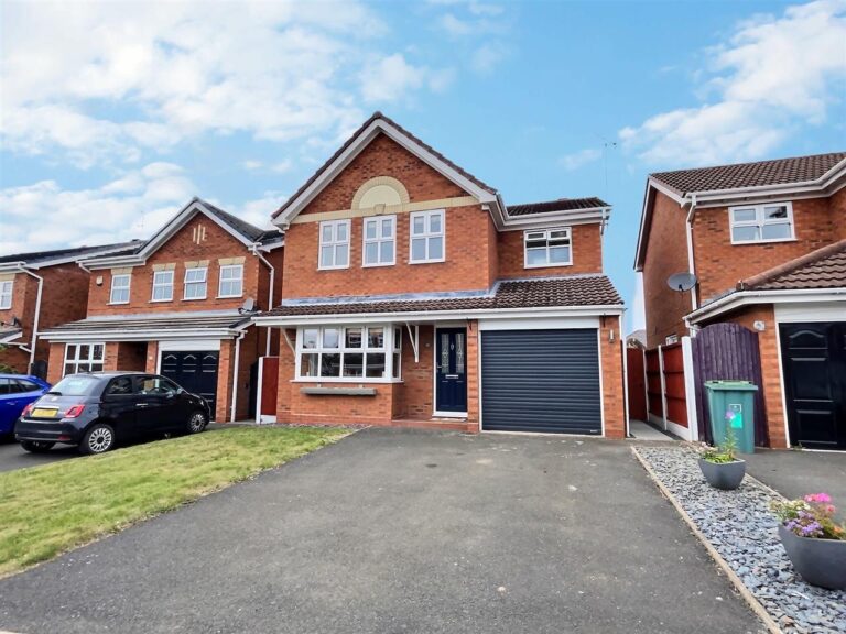 Elm Crescent, Hixon