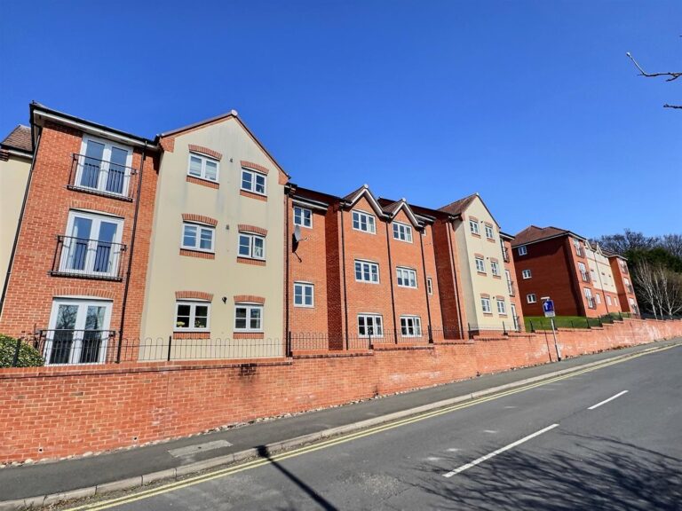 Millstone Court, Stone