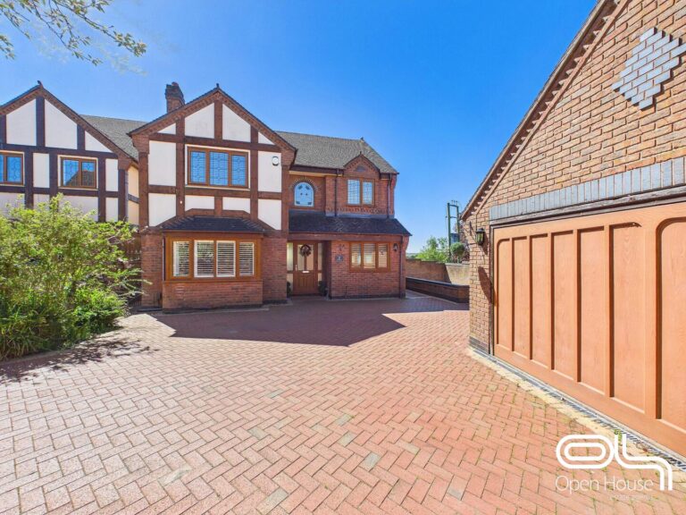 Grange Court, Hixon, Stafford